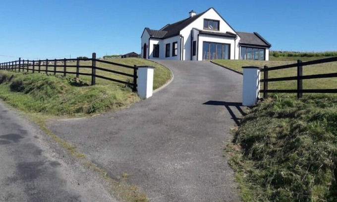 Killadoon Casa | Seascape House with Stunning Views, close to beach and on the Wild Atlantic Way