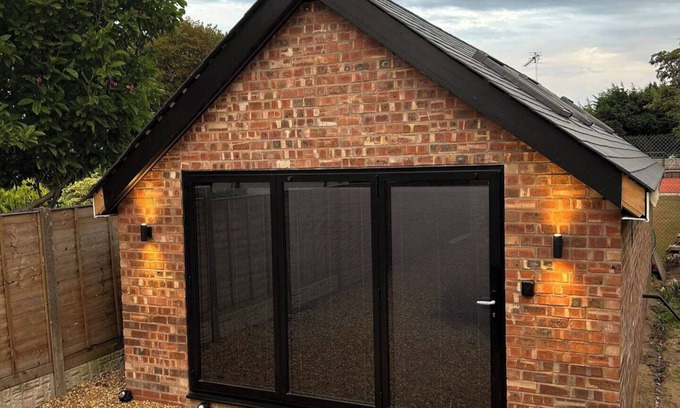 Birkdale Cabaña | Seaside Cottage Escape in Southport