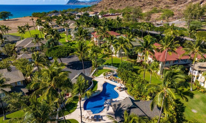 Ko Olina Condominio | Seaside Sanctum: Work and Play