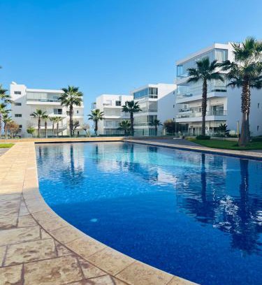 Tamariss Apartamento | Seaside studio with pool