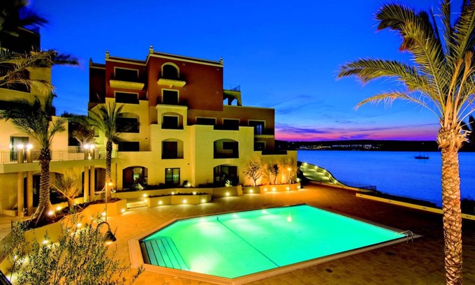 Santa Maria Estate Apartamento | Magnífico apartamento Sunny frente al mar de lujo con piscina y vistas al mar