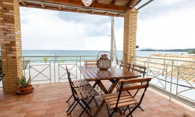 Ipsos Apartamento | Seaview stone apartment in Ipsos Beach