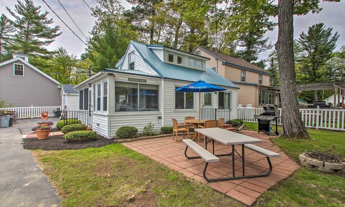 Sebago Cabaña | ¡NUEVO! Sebago Lake Cottage w / Patio + Acceso a la playa!