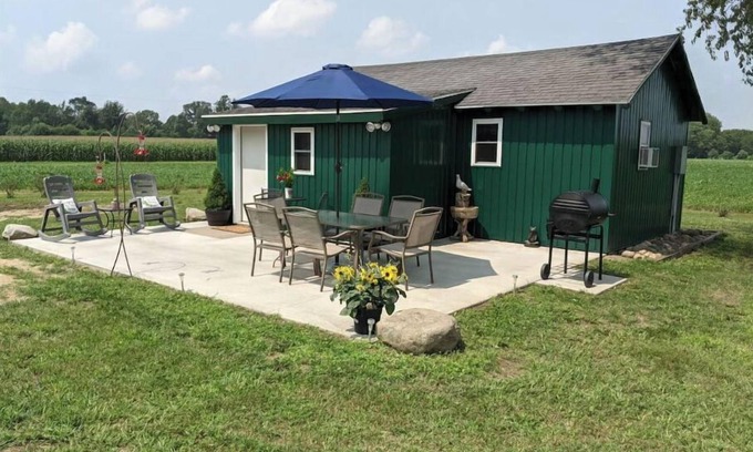 Berrien Springs Cabina | Secluded Country Cabin