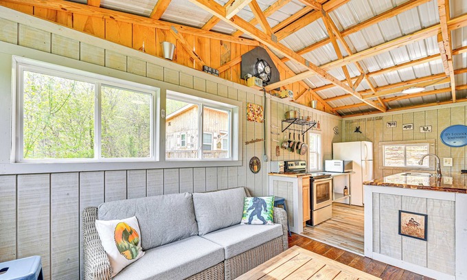 Livingston Cabina | Secluded on 10 Acres: Livingston Getaway w/ Sauna!