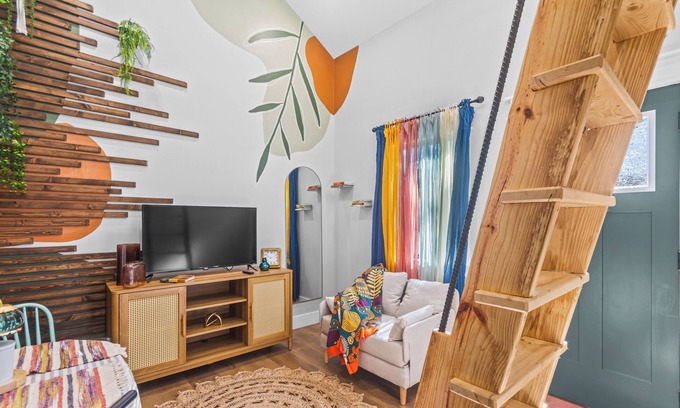 Greenville - Spartanburg Cabaña | Secluded Tiny Home in Exclusive Paris Mountain!