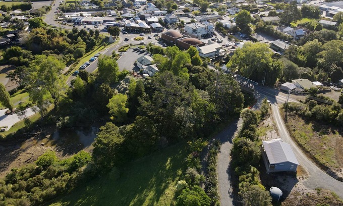 Matakana Cabaña | Secluded Two Bedroom Cottage Seconds away from Matakana