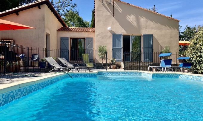 Soubes Villa | Villa aislada, gran jardín y piscina con vistas panorámicas a las montañas.