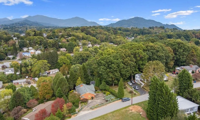 Canton Casa | SecretGardenGetaway: Asheville; Great Smokey Mtns