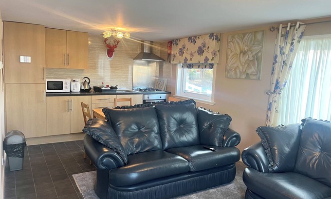 Stepps Alquiler De RV | Self-catering 3 bedroom chalet 5 miles from Glasgow city centre!