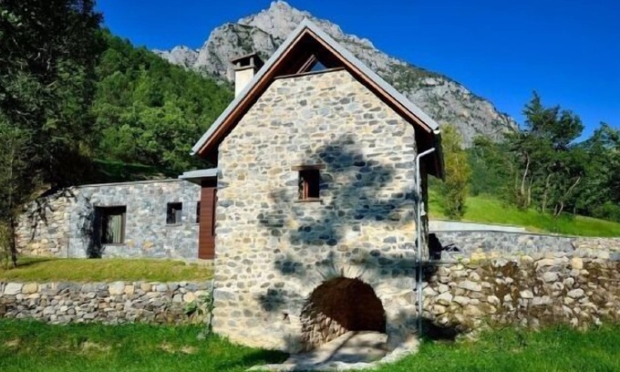 Badain Cabaña | Casa rural aislada con piscina y jardín privados y wifi