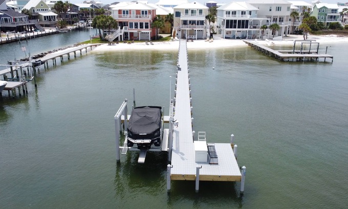 Navarre Beach Casa | Beach / Waterfront Home en Navarre Beach Sound - Kayaks / Paddleboard - 70 "TV / PS4