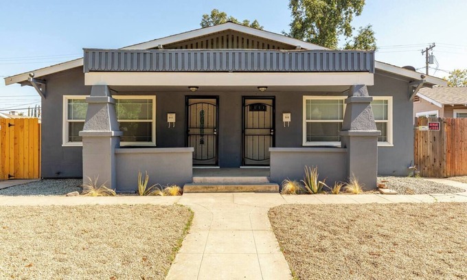 Visalia Casa | Sequoia/Kaweah Hospital Duplex