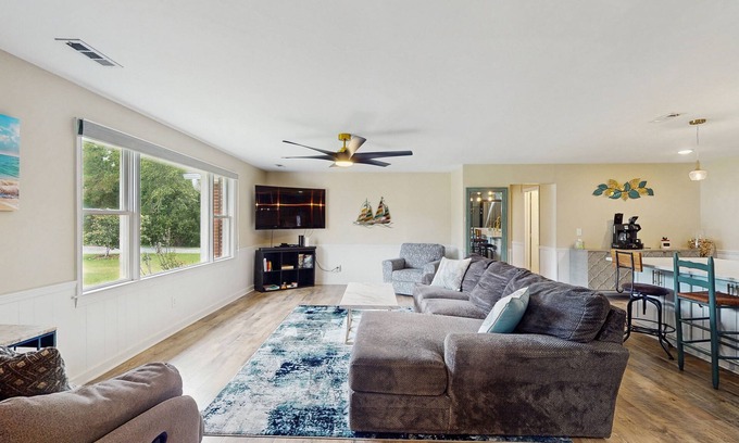 Newport Casa | Serene 3BR Waterfront Retreat With A/C, Wifi, Two Kayaks, and Full Kitchen