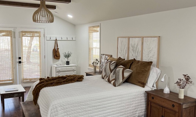 Kernersville Casa | Serene & Cozy Bungalow with 1 bedroom and WiFi, AC in peaceful Kernersville