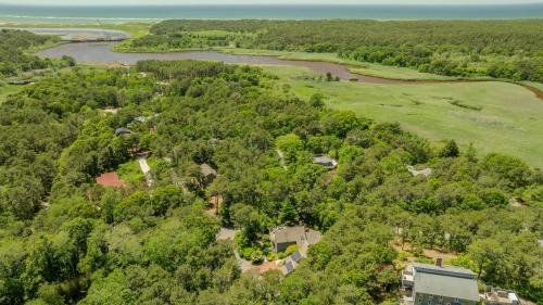 Wellfleet Casa | Serene Gardens 2 Miles to Beaches