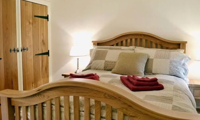 Tregaron Cabaña | Serene Golygfar Cottage Retreat in Ystrad Meurig