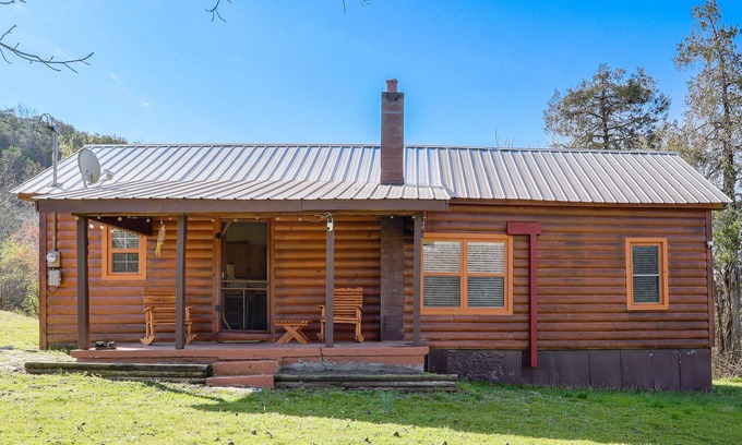 Guion Cabina | Serene Guion Cabin < 1 Mi to the White River!