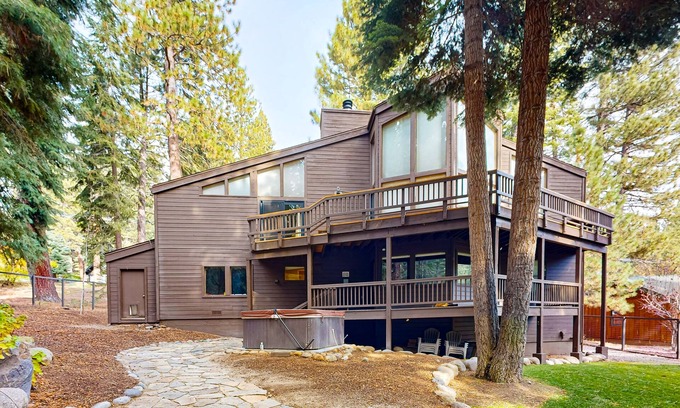 Ponderosa Palisades Casa | Serene home with fireplace, wood stove, kitchen, W/D, hot tub, & gas grill