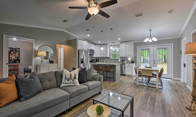 Boys Ranch Casa | Serene Live Oak Home w/ Fire Pit by River + SOSMP!