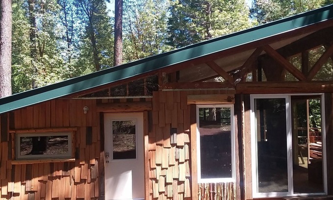 Nevada City Casa | Serene mountain retreat - escape to a family-size cabin in the woods