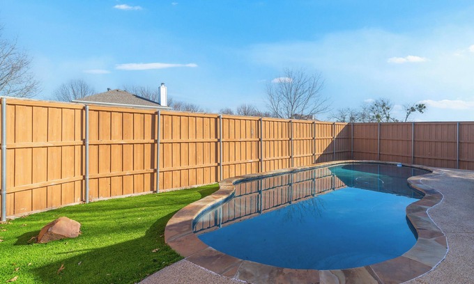 Wylie Casa | Serene Suburbia Getaway in Wylie