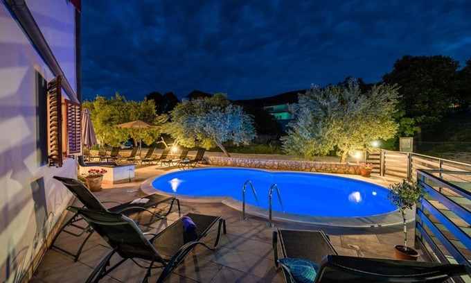 Drenje Apartamento | Serene Summer Oasis - Pool, Jacuzzi, Sauna, Sea View - Lara