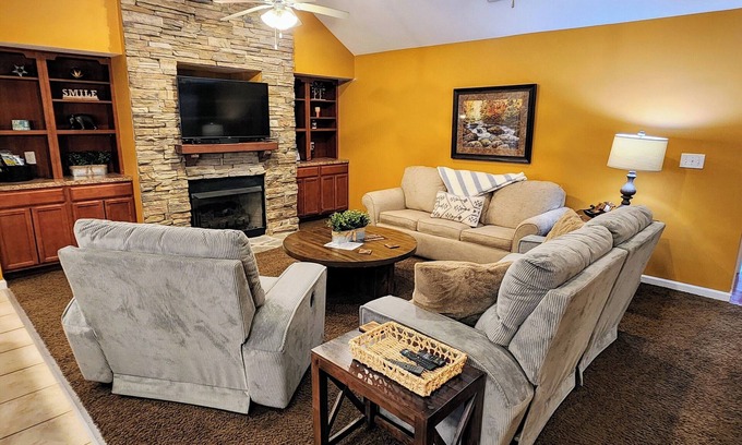 Pigeon Forge Cabaña | Reserve para agosto y septiembre y obtenga un 15% de descuento en 3 o más noches.