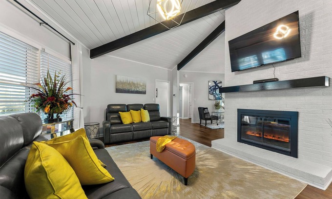 Fayetteville Casa | Serenity Spot- Charming 3-bedroom house 20 minutes from the Airport.