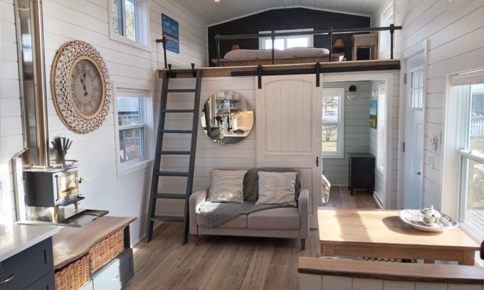 Chester Cabaña | Serenity Cottage limita con el hermoso establo Coveside en Chester.