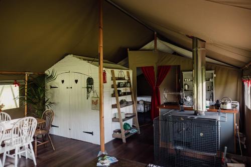 Llanvetherine Otro | Seven Hills Hideaway - Three Bedroom