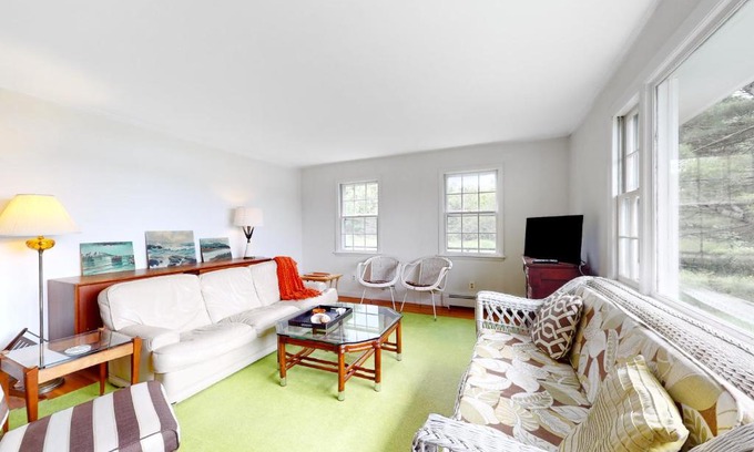 Ellsworth Casa | Seventies by the Sea