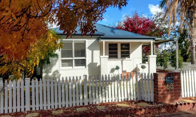 Wagga Wagga Cabaña | "Shady Corner Cottage" con Wi-Fi gratuito ilimitado y Netflix.