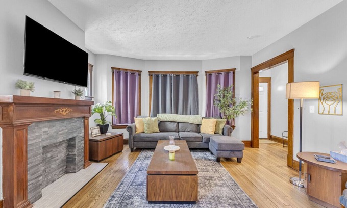 Cleveland Apartamento | Shaker Square|Sleeps 4|Front Porch|Coffee Station