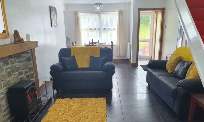 Aberdulais Casa | Shangrala Holiday Cottage Pet Friendly wales