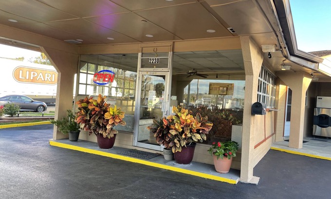 Ocala Hotel | Shangri La Motel