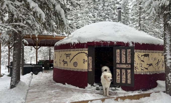 Bragg Creek Alquiler De RV | "Shanti Yurt" with private hot tub in Bragg Creek