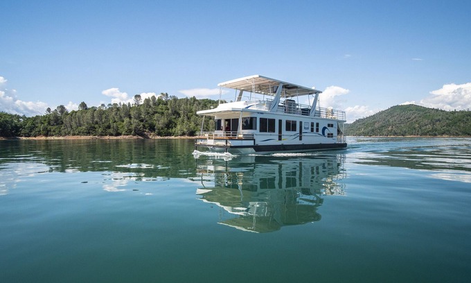 Lakehead Alquiler De Eote | Casa flotante de pura sangre de Shasta Marina