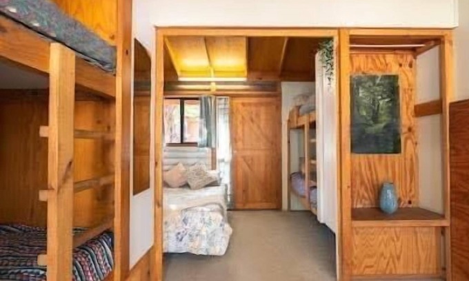 Woolundunga Cabina | Shearer's Quarters (Private Room) - Budget-Friendly, Family Rooms With 1 Double & 2 Single Bunk Beds
