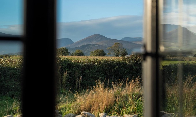 Newry Cabina | Shephards Hut in the Mournes with Private Hot Tub- The Robins Nest at Willowtree