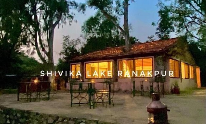 Desuri Cama Y Desayuno | Shivika Lake Hotel Ranakpur