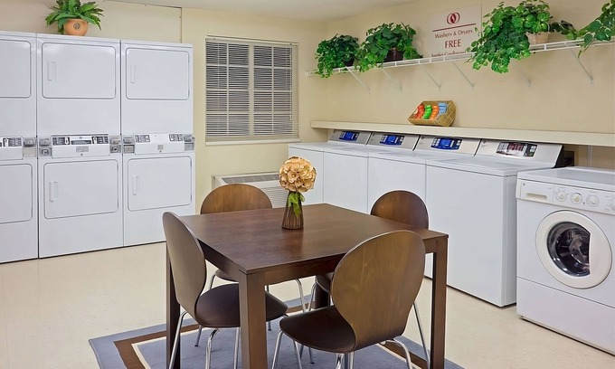 Mount Laurel Hotel | Short Drive from Battleship New Jersey! Kitchen, FREE Parking, Pets Allowed!