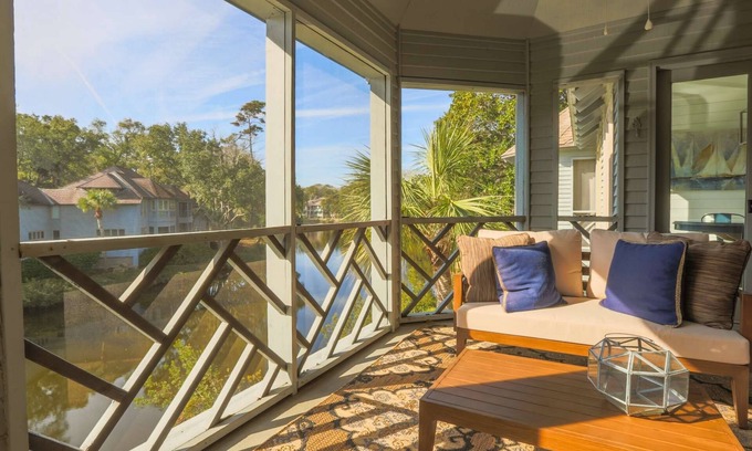 Kiawah Island Villa | 5 minutos a pie de playa. Bañada por el sol, recientemente renovada, luminosa y moderna villa con vistas a la laguna.