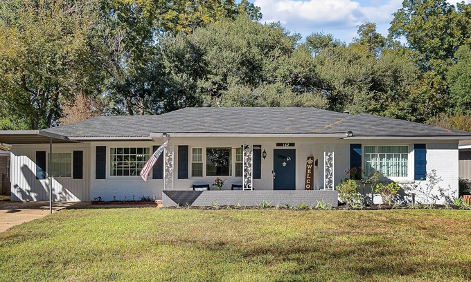 Broadmoor Casa | Shreveport, Broadmoor area 4 bedroom family group home
