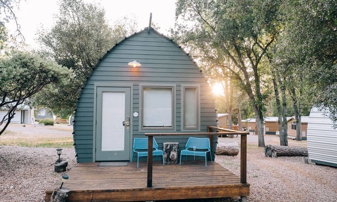 Ahwahnee Cabina | Sierra Meadows