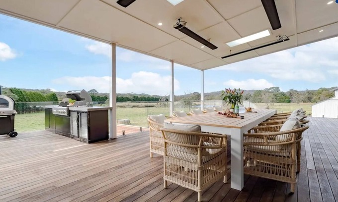 East Kangaloon Casa | Silos – rural homestead on 50 acres
