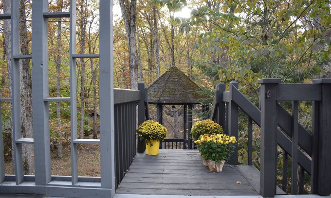 Bushkill Casa | Silver Water Water Front SsMook Lux Pocono Home, TINA CALIENTE, SIERRA CREEK FRONT