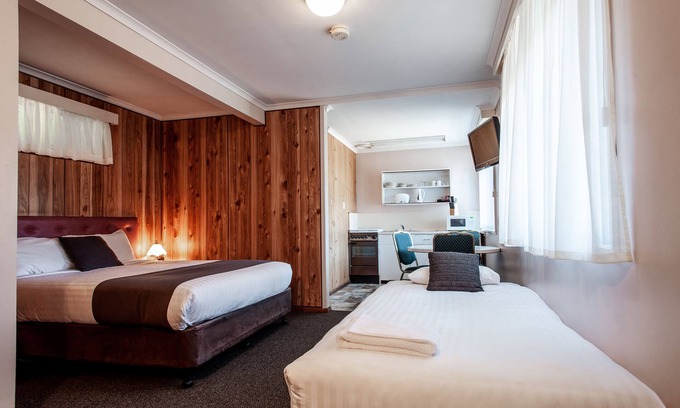 Queenstown Hotel | Silver Hills Motel