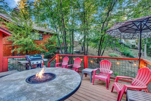 Moonridge Chalet De Esquí | Silvertip Pines Cozy Hillside Log Cabin Retreat