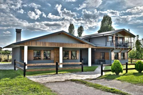 Makednoi Casa | Simon's Walnut Farm